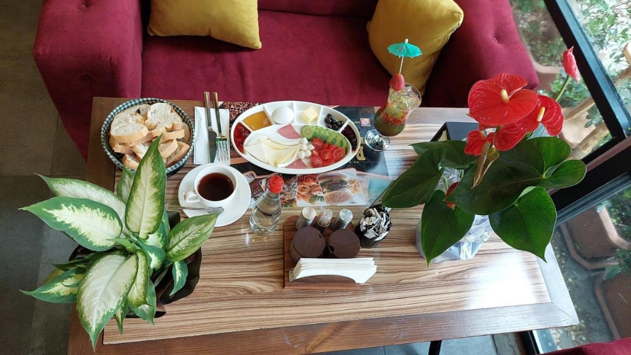 Paris Hotel Cafe Restaurant Истанбул Екстериор снимка